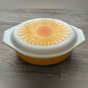 Vintage Pyrex Daisy/Sunflower Casserole Dish